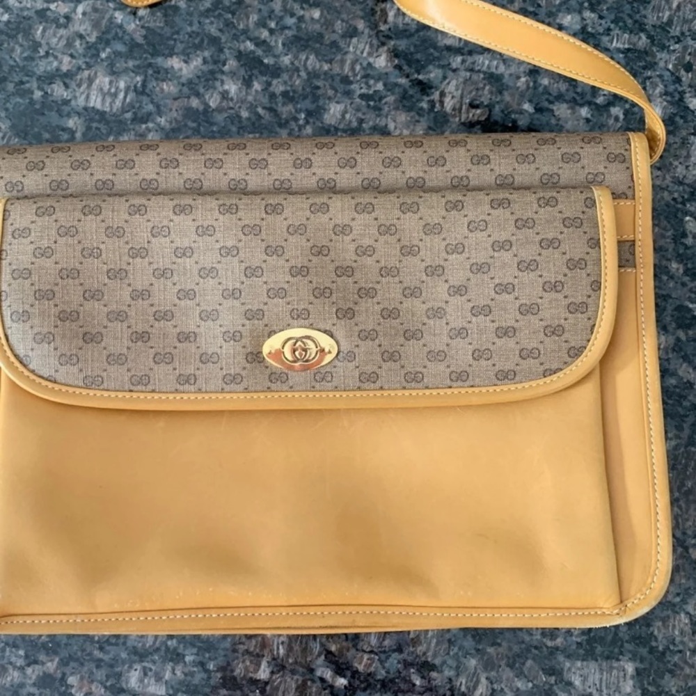 Gucci cross body purse